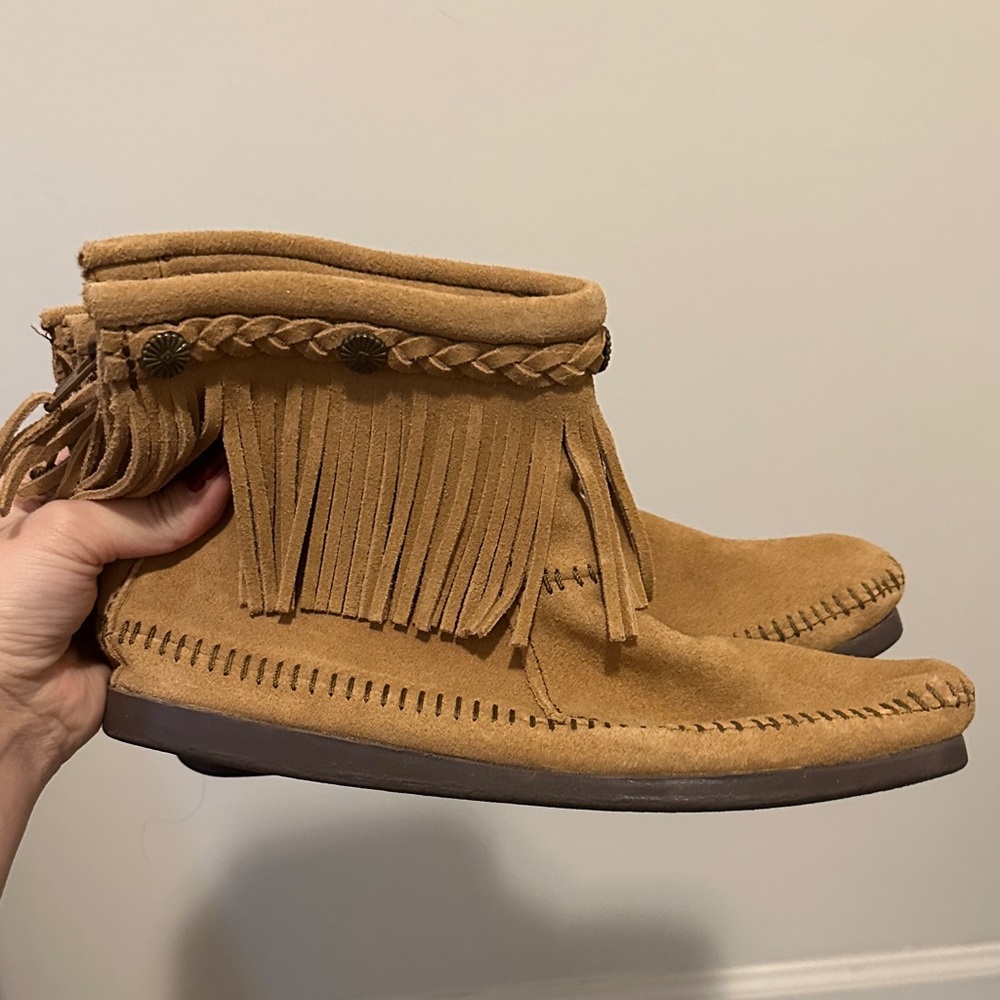 Minnetonka Tan Moccasins with Fringe - Picture 6 of 9